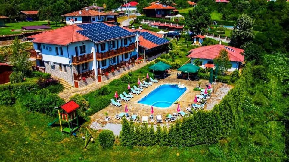 Hotel Family Complex Krisbo Donkovtsi Exterior foto
